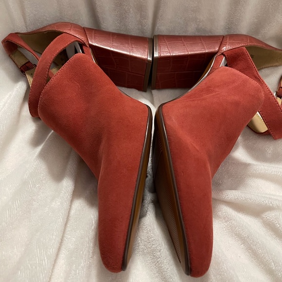 Naturalizer Ankle Strap Slingback Heels (size 11) - Picture 2 of 8